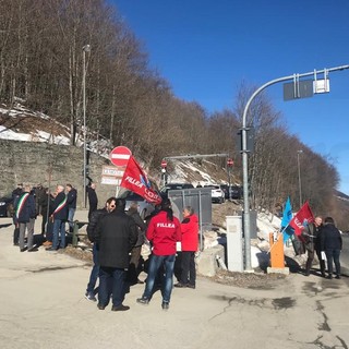 "Opera necessaria, per il bene dei lavoratori basta docce fredde": sigle sindacali e amministrazioni locali in protesta al tunnel di Tenda (Foto)