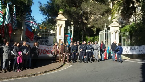 Mobilitazione in provincia ad Imperia: iniziato il presidio sotto la prefettura, quindi l'Assemblea Mobilitazione in provincia ad Imperia: iniziato il presidio sotto la prefettura, quindi l'Assemblea