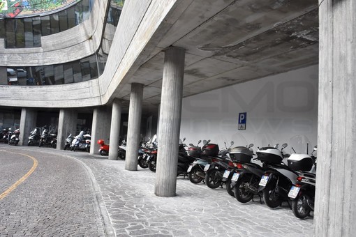 Sanremo: terminati i lavori alla stazione ferroviaria, finalmente si possono parcheggiare molte più moto (Foto) Sanremo: terminati i lavori alla stazione ferroviaria, finalmente si possono parcheggiare molte più moto (Foto)