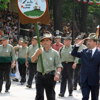 Imperia: tante iniziative dei negozianti per il raduno degli Alpini