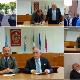 Nuovo punto di accoglienza diffusa a Ventimiglia, firmato protocollo d'intesa tra il prefetto Romeo e il sindaco Di Muro (Foto e video) Nuovo punto di accoglienza diffusa a Ventimiglia, firmato protocollo d'intesa tra il prefetto Romeo e il sindaco Di Muro (Foto e video)