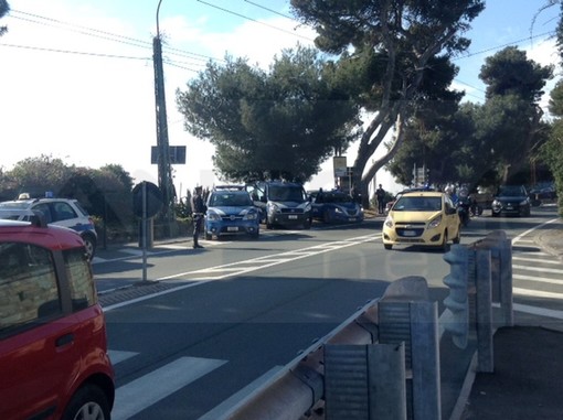 Sanremo: 'Senza fretta... senza tregua', posto di blocco della Polizia a Bussana, fermate molte auto