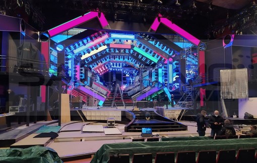 I lavori per la costruzione del palco per il 71° Festival di Sanremo I lavori per la costruzione del palco per il 71° Festival di Sanremo