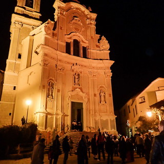Cervo: questa sera alle 21 il coro alpino “ Monte Saccarello “ farà rivivere l'atmosfera tipica degli alpini in un ambiente magico
