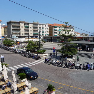 Sanremo: con un 'bonus' della Regione, il Comune spera di poter restaurare piazza Colombo Sanremo: con un 'bonus' della Regione, il Comune spera di poter restaurare piazza Colombo