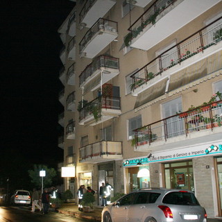 Vallecrosia: 24 famiglie in strada per il crollo di una parete di una palazzina, allarme rientrato