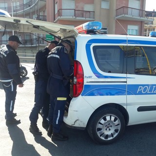 Coronavirus, costantemente in azione gli uomini della polizia municipale di Diano Marina, ieri denunciata una coppia di Lomazzo