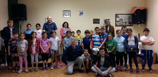 Ventimiglia: visita della scuola Primaria di LAtte alla scuola di musica del Maestro Franco Cocco