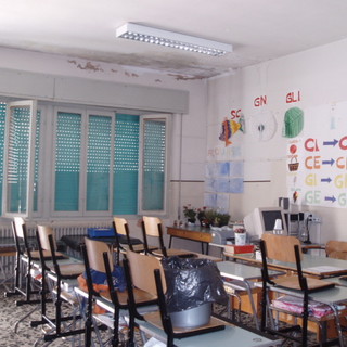 Furto durante la lezione, insegnante delle elementari rapinata a scuola a Ventimiglia “Inaccettabile, qua in pericolo anche i bambini”