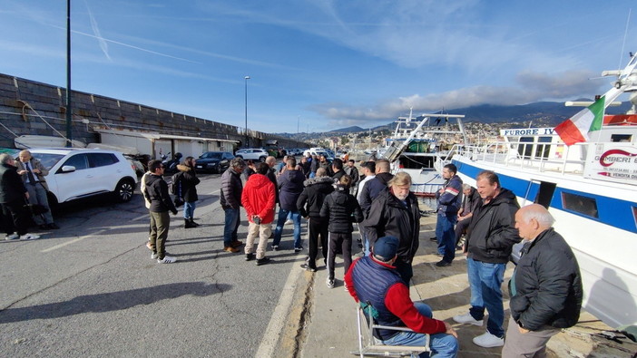 Sanremo: manifestazione dei pescatori in porto, Rolando "Ne ho parlato con il Senatore Berrino" Sanremo: manifestazione dei pescatori in porto, Rolando "Ne ho parlato con il Senatore Berrino"
