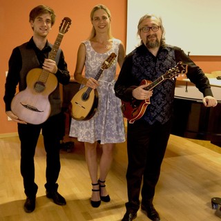 Il trio “Pizzicante” Il trio “Pizzicante”