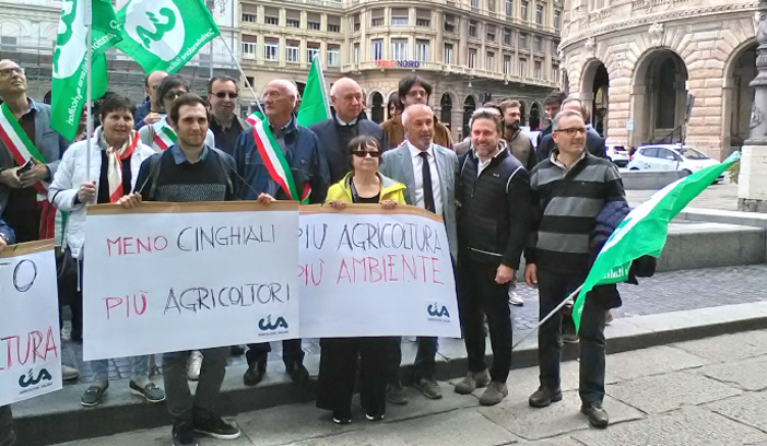Danni ungulati, presidente Piana (Lega) in piazza con gli agricoltori: “Loro protesta è atto di legittima difesa”