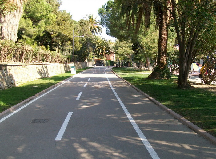 Santo Stefano al Mare: uomo scalcia un cane sulla ciclabile, Argirò "Faremo di tutto per risalire al responsabile!"