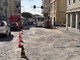 Sanremo: perdita d'olio in via Asquasciati nel pieno centro, problemi al traffico e situazione tornata normale