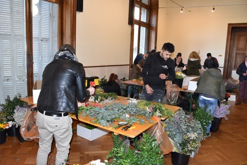 Sanremo: ecco i 22 'flower designer' da tutta Italia al lavoro per entrare nel team del 'Bouquet Sanremo' per il Festival 2020 Sanremo: ecco i 22 'flower designer' da tutta Italia al lavoro per entrare nel team del 'Bouquet Sanremo' per il Festival 2020