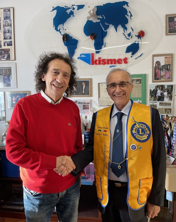 Il Cav. Uff. Paolo Alberti, Fondatore e Presidente del GEF insieme al Dott. Domenico Frattarola, Presidente Lions Club Sanremo Host. Il Cav. Uff. Paolo Alberti, Fondatore e Presidente del GEF insieme al Dott. Domenico Frattarola, Presidente Lions Club Sanremo Host.