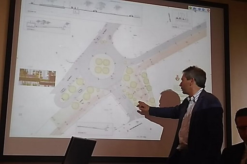 Imperia: incontro con il candidato a Sindaco Luca Lanteri, al centro la pista ciclabile (Foto e Video) Imperia: incontro con il candidato a Sindaco Luca Lanteri, al centro la pista ciclabile (Foto e Video)
