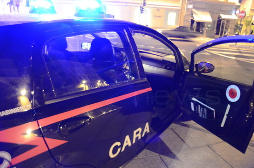 Ventimiglia: donna aggredita ad un uomo ubriaco in via Roma, intervento dei Carabinieri