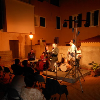 Sanremo: grande successo ieri sera a Villa Luca per il concerto del 'Quintetto Jazz' Sanremo: grande successo ieri sera a Villa Luca per il concerto del 'Quintetto Jazz'