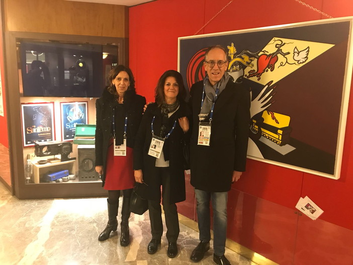 Sanremo: il Sindaco Biancheri ieri in visita al quadro 'Criminal Heart' al Teatro Ariston (Foto) Sanremo: il Sindaco Biancheri ieri in visita al quadro 'Criminal Heart' al Teatro Ariston (Foto)