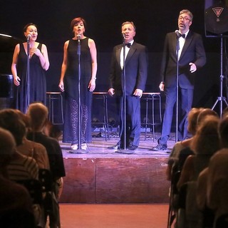 Bordighera: ieri sera all'ex chiesa Anglicana lo spettacolo 'Italiani popolo migrante' con il 'Quartetto Ritmo' (Foto e Video)
