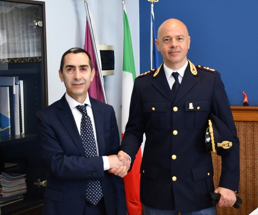 Ventimiglia: il Nuovo Dirigente del Commissariato è il Vice Questore della Polizia di Stato Paolo Arena Ventimiglia: il Nuovo Dirigente del Commissariato è il Vice Questore della Polizia di Stato Paolo Arena