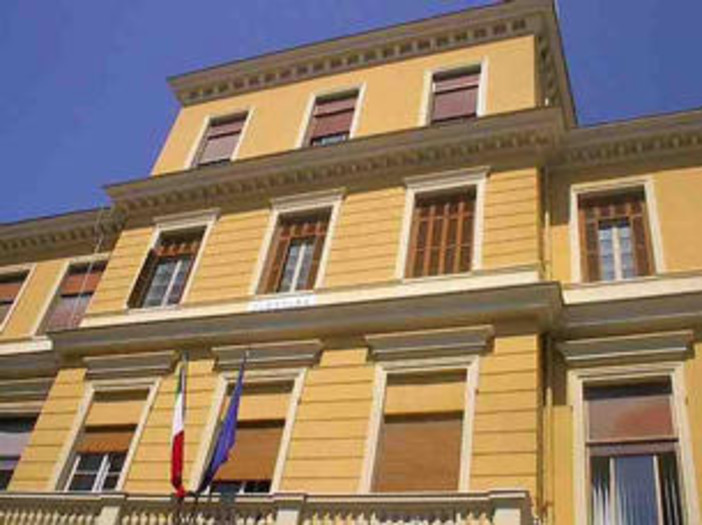 Diano Marina: momenti di panico in un camping, la Questura notifica un provvedimento ad alcuni malviventi, ma uno di loro va in escandescenze Diano Marina: momenti di panico in un camping, la Questura notifica un provvedimento ad alcuni malviventi, ma uno di loro va in escandescenze