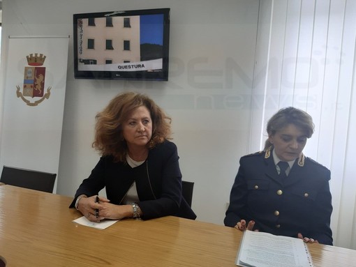 Rubavano auto e trafficavano documenti falsi: la Polizia arresta 12 persone tra Albenga e Bordighera, i dettagli (Foto e Video)
