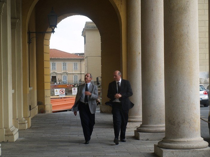 Arresto Claudio Scajola: arrivato in Questura l'emissario del Ministero dell'Interno Raul Carnevale Arresto Claudio Scajola: arrivato in Questura l'emissario del Ministero dell'Interno Raul Carnevale