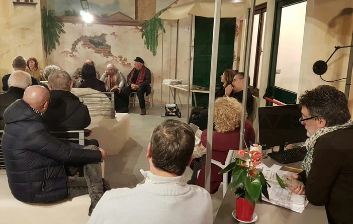 Sanremo: al via questa sera con Enrico Torelli ed Amelia Narciso l'appuntamento di #QuattroChiacchiereCon (Foto) Sanremo: al via questa sera con Enrico Torelli ed Amelia Narciso l'appuntamento di #QuattroChiacchiereCon (Foto)