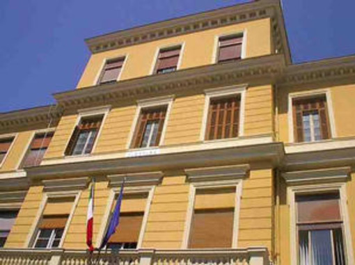 Diano Marina: momenti di panico in un camping, la Questura notifica un provvedimento ad alcuni malviventi, ma uno di loro va in escandescenze Diano Marina: momenti di panico in un camping, la Questura notifica un provvedimento ad alcuni malviventi, ma uno di loro va in escandescenze