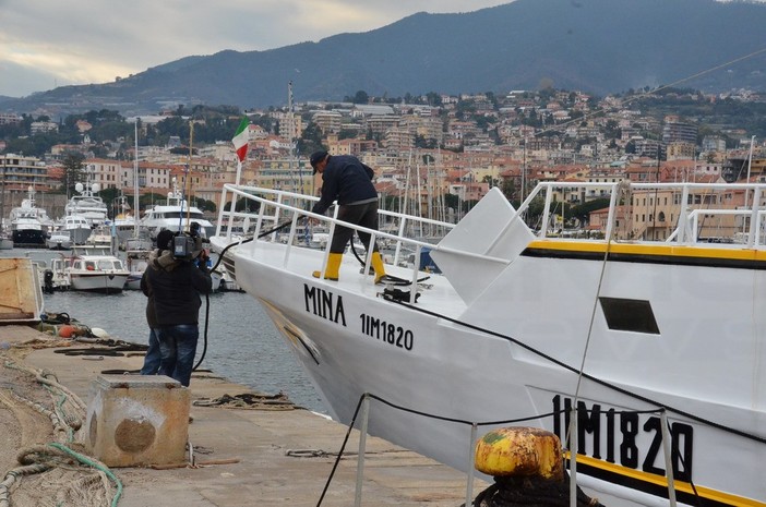 Dopo il caso del peschereccio 'Mina' anche la Regione Liguria dice no all'accordo sui confini in mare tra Italia e Francia Dopo il caso del peschereccio 'Mina' anche la Regione Liguria dice no all'accordo sui confini in mare tra Italia e Francia