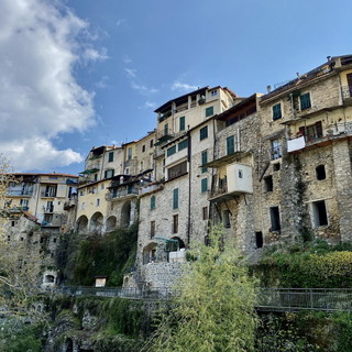 Lavori di messa in sicurezza e senso unico alternato, previsto un servizio navetta da Rocchetta Nervina