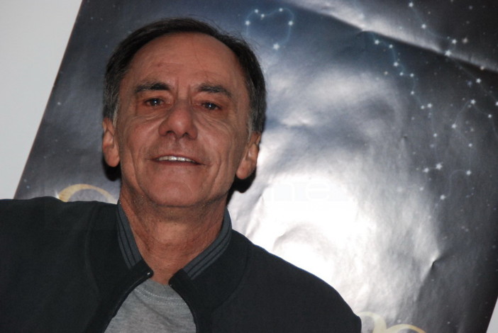 Festival di Sanremo 2011: Vecchioni, un 'signore' della musica in mezzo a noi Festival di Sanremo 2011: Vecchioni, un 'signore' della musica in mezzo a noi