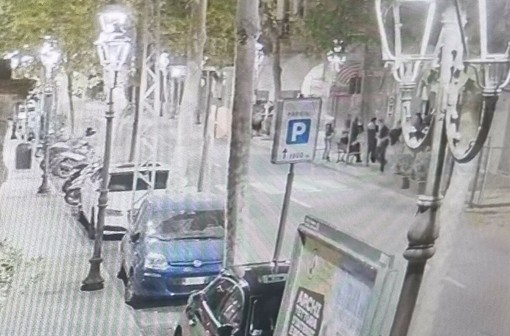Rissa all’alba in corso Garibaldi a Sanremo: coinvolte dieci persone, sequestrato anche un coltello Rissa all’alba in corso Garibaldi a Sanremo: coinvolte dieci persone, sequestrato anche un coltello