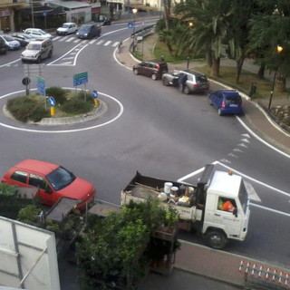 Ventimiglia: 58enne piemontese sta per consegnare i gelati al supermercato, ma viene colto da malore e muore