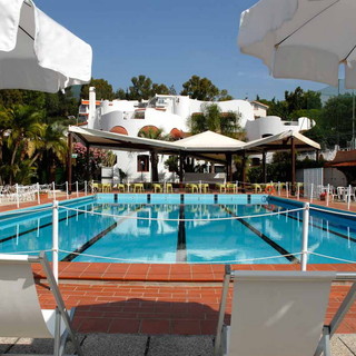 Sanremo: il Tennis Club Solaro anticipa l'estate e prima di giugno inaugura la piscina 'Azzurra'