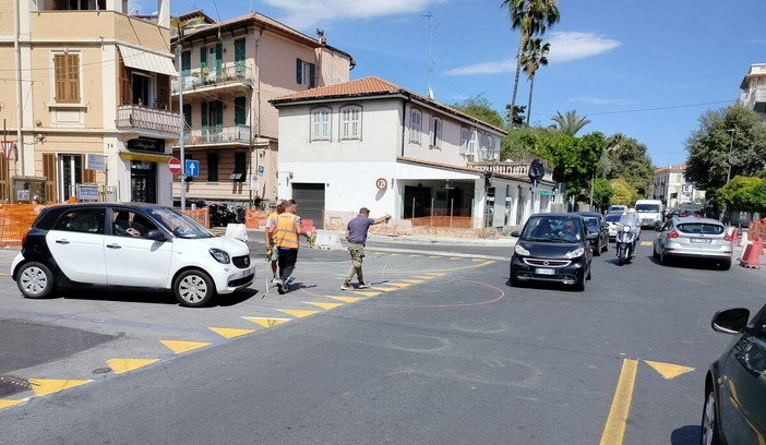 Sanremo, da domani la nuova rotatoria sperimentale tra corso Cavallotti, via della Repubblica e via Lamarmora Sanremo, da domani la nuova rotatoria sperimentale tra corso Cavallotti, via della Repubblica e via Lamarmora