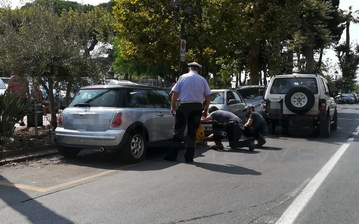 Ventimiglia: ecco le rimozioni delle auto parcheggiate nei posti riservate ai disabili (Foto)