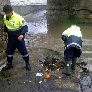 Sanremo: una delegazione dei Rangers d'Italia impegnata ieri nella pulizia del torrente Foce
