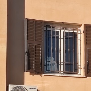 Bimba morta a Bordighera, si apre la fase dell’attesa: tra tracce da analizzare e testimonianze contestate, la parola ora passa ai Ris