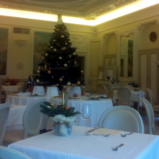 Da qualche giorno è rinata la sfavillante  sala ristorante dell’Hotel de Paris di Sanremo