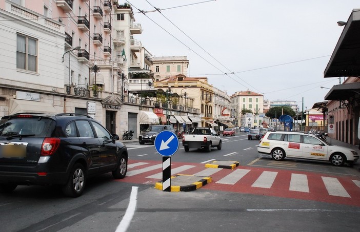 Sanremo: modifiche alla viabilità in piazza Cesare Battisti per lavori di Rivieracqua sulla rete fognaria Sanremo: modifiche alla viabilità in piazza Cesare Battisti per lavori di Rivieracqua sulla rete fognaria