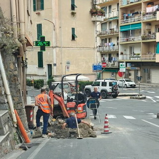 Sanremo, risolta la perdita d’acqua in strada Borgo Tinasso: oggi l’intervento di Rivieracqua Sanremo, risolta la perdita d’acqua in strada Borgo Tinasso: oggi l’intervento di Rivieracqua