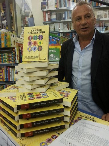 San Bartolomeo al Mare: Riccardo Mandelli e ‘Le case del destino’, giovedì al Tea con l'Autore