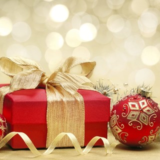 Il sondaggio di SanremoNews: acquisti di Natale, comprerete online o nei negozi tradizionali?