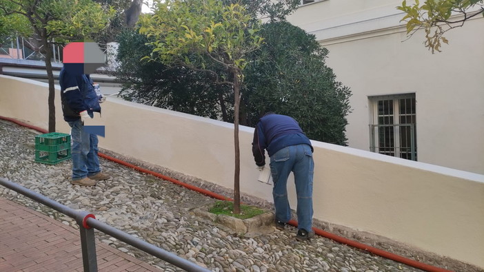 Bordighera: nuove scritte 'no vax' sul Comune, è la terza volta e gli autori rimangono ancora impuniti