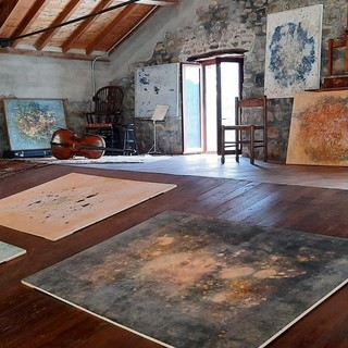 A Bajardo “Sonatina”, la mostra personale del pittore inglese Roger Holtom A Bajardo “Sonatina”, la mostra personale del pittore inglese Roger Holtom