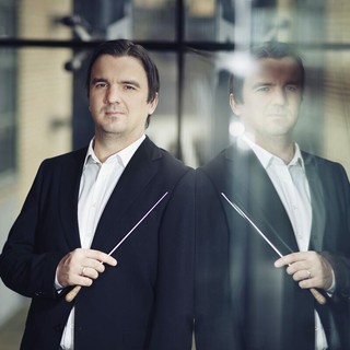 Direzione dell’orchestra: il M° Roman Reznik – Orchestra Sinfonica di Sanremo.