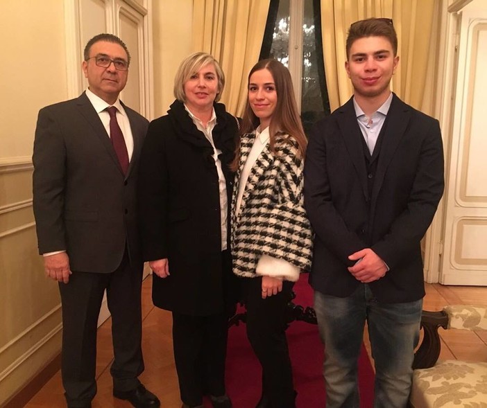 Roberto Milano con la moglie Paola e i figli Elena e Luca Roberto Milano con la moglie Paola e i figli Elena e Luca